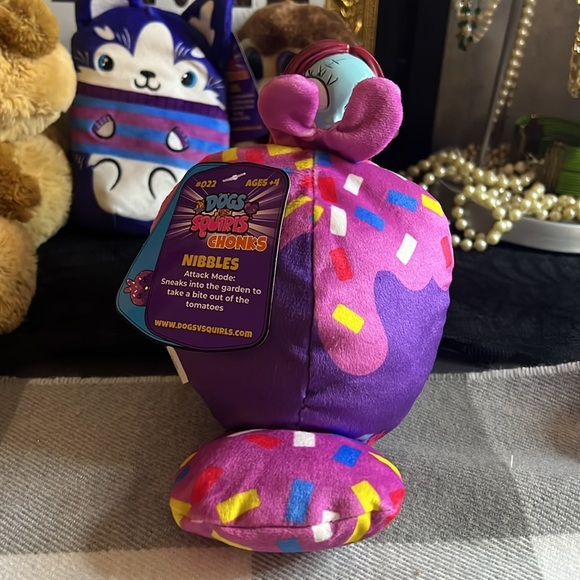 Dogs Vs Squirls 6inch Chonk * Nibbles * Bean filled Plushie - Picture 8 of 10